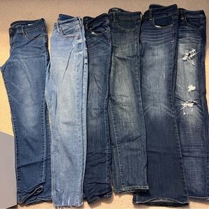 6 pairs of lightly worn jeans! Old Navy, Gap and American Eagle. Sold together!